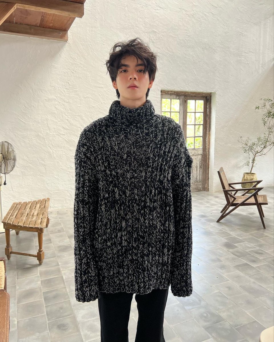 AmmodelAu's tweet photo. 🧍🏻 #yorch_yongsin 

#yorch_yongsin 
#iamyorch 
#ammodel https://t.co/vmDP4NnbXG