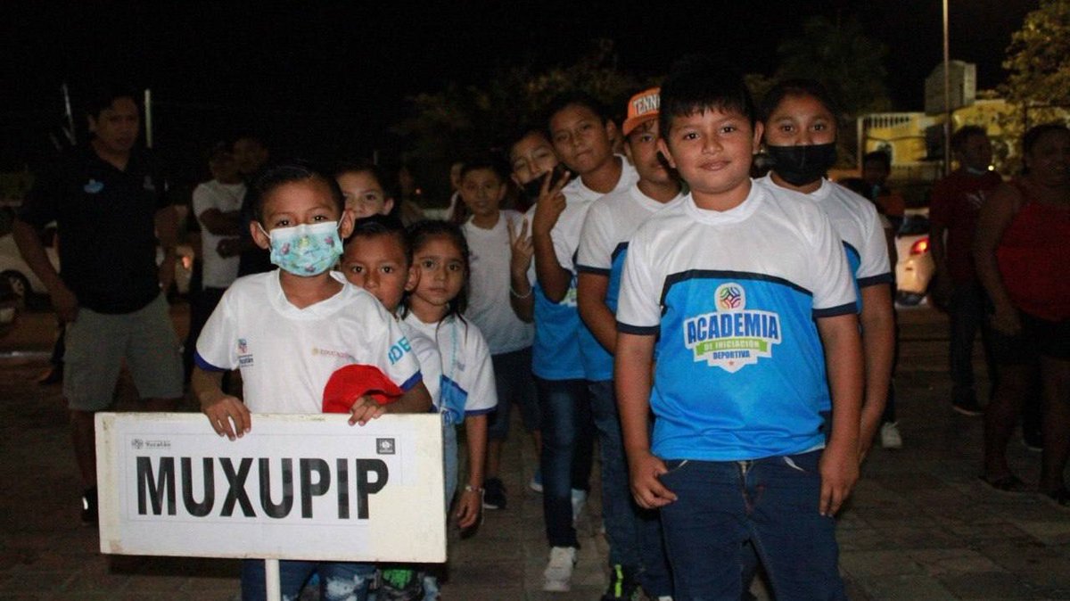 MauVila's tweet photo. Les comparto que más de 100 niñas y niños de las Academias de Iniciación Deportiva de #Muxupip, #Celestún, #Sanahcat y #Hoctún acudieron al Carlos Iturralde para apoyar a nuestros @venadosfc, en el partido contra los @AlacranesdDGO. Fomentamos el deporte y la sana convivencia. https://t.co/fFLk3JVysL