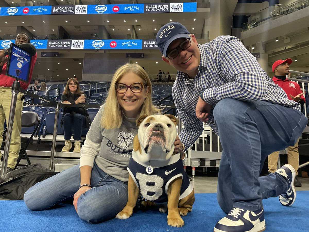 TheButlerBlue's tweet photo. I am so thankful for being able to travel to see our alumni, students, and fans all across the country. Give here: https://t.co/iPGqn71Ewd #BUDayofGiving | #BigDawgsTour https://t.co/nTdIb6VGrw