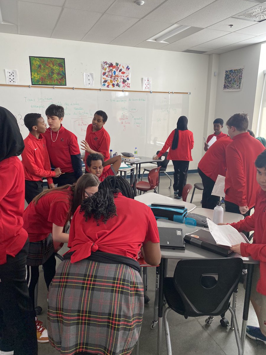 PascaleBrisson's tweet photo. Les élèves de 7e @ESP_LOUISRIEL en pleine action pendant la dictée métacognitive, pratique innovante qui développe les connaissances grammaticales explicites chez les élèves en favorisant la verbalisation des savoirs &amp; la résolution de problèmes dans un contexte de collaboration. https://t.co/zXO9ydoImI