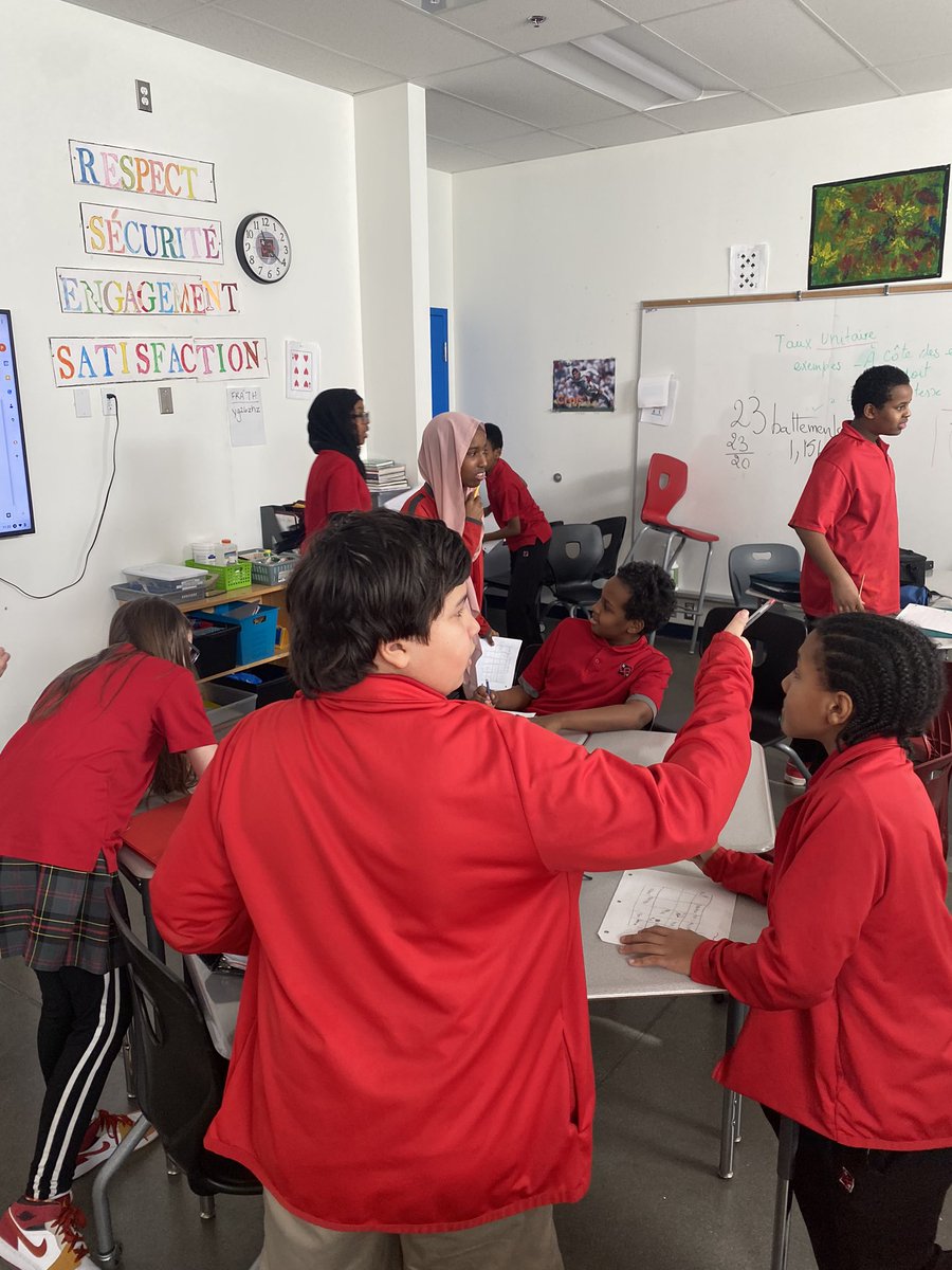 PascaleBrisson's tweet photo. Les élèves de 7e @ESP_LOUISRIEL en pleine action pendant la dictée métacognitive, pratique innovante qui développe les connaissances grammaticales explicites chez les élèves en favorisant la verbalisation des savoirs &amp; la résolution de problèmes dans un contexte de collaboration. https://t.co/zXO9ydoImI