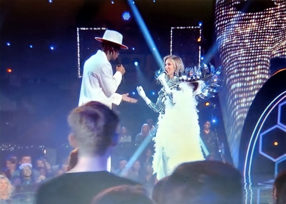 DdubsTXEMT1980's tweet photo. We knew it! #BlockheadArmy knows our @DebbieGibson 🤖❤️♾️💫🫶 #TheMaskedSinger https://t.co/nUUFPRtfmj