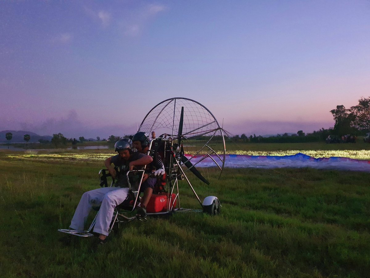 zippmt's tweet image. การท่องเที่ยวบนฟ้าครั้งแรก แอบกลัวอยู่บ้าง ว่าจะขึ้นลงยังไง ตอนขึ้นเสียวนิดหน่อยแต่ไม่กลัวจ้า😁
#paramotor #paramotorthailand #paramotors #paramotorlife #พารามอเตอร์ #ร่มบิน #vacationroute