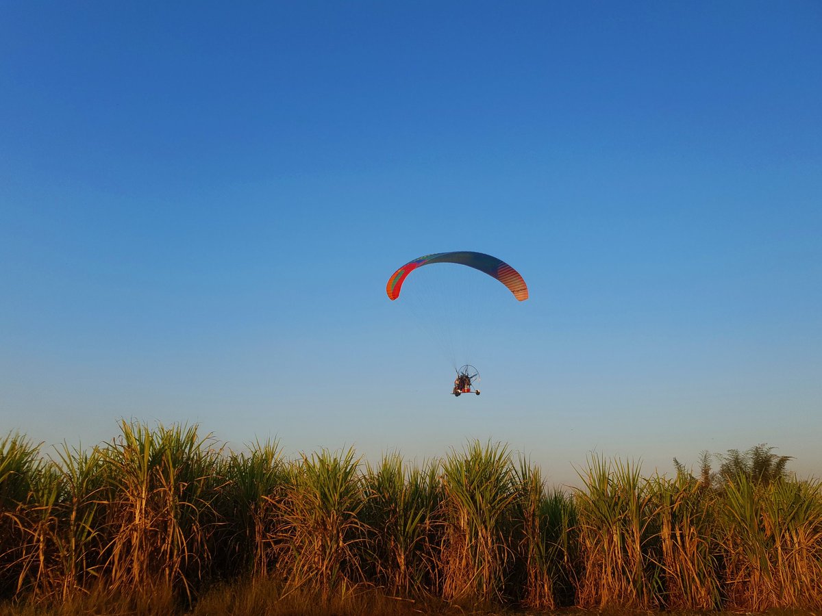 zippmt's tweet image. การท่องเที่ยวบนฟ้าครั้งแรก แอบกลัวอยู่บ้าง ว่าจะขึ้นลงยังไง ตอนขึ้นเสียวนิดหน่อยแต่ไม่กลัวจ้า😁
#paramotor #paramotorthailand #paramotors #paramotorlife #พารามอเตอร์ #ร่มบิน #vacationroute