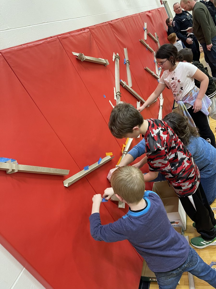 Tonight we explored and created so many cool things at <a href="/bes_elementary/">B.E.S. Elementary</a> ‘s STEAM night! Thank you to everyone who made STEAM night possible! #BEStPlaceToGrow #TogetherWeMakeTheBEStTeam