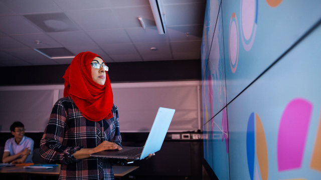 jarkaah's tweet photo. Gary Barton, the Research Director of GlobalData will join @VodafoneBiz' webinar titled ‘Reimagining the office: the future of work.’ Register to hear about the progression of remote work tech followed by an open Q&amp;A: https://t.co/3JvHjNgU7S https://t.co/Eg9i498jgw