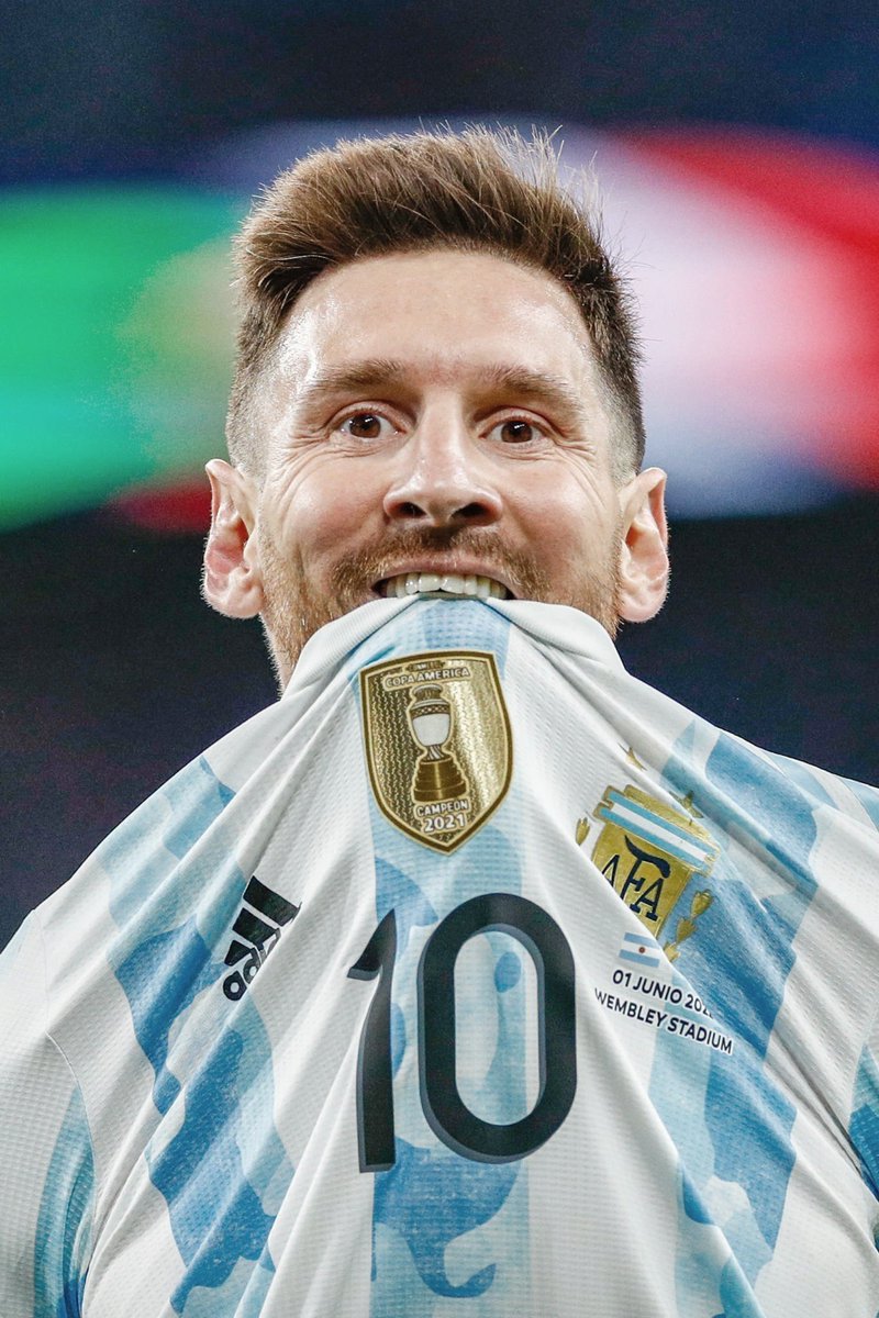 Messias30_'s tweet photo. 310 partidos.
232 goles. 
118 asistencias.
2 BdO.
2 Botas de Oro.
1 The Best.
Máximo goleador de La Liga (4).
Máximo goleador de la Champions League (1).
Máximo goleador de la Copa América (1).
MVP de la Copa del Mundo.
15 Hat tricks.

Lionel Andrés Messi, después de los 30 años. https://t.co/rwBZDbdMDO