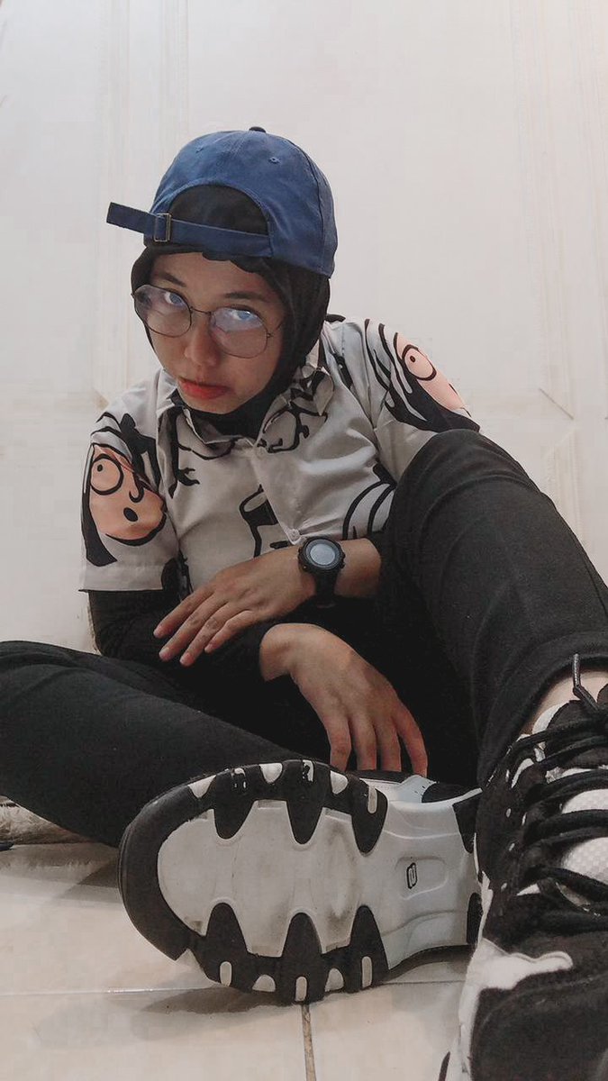 Taro sini aja lah , siapa tau ada yg butuh jasa kang getok es batu 👍