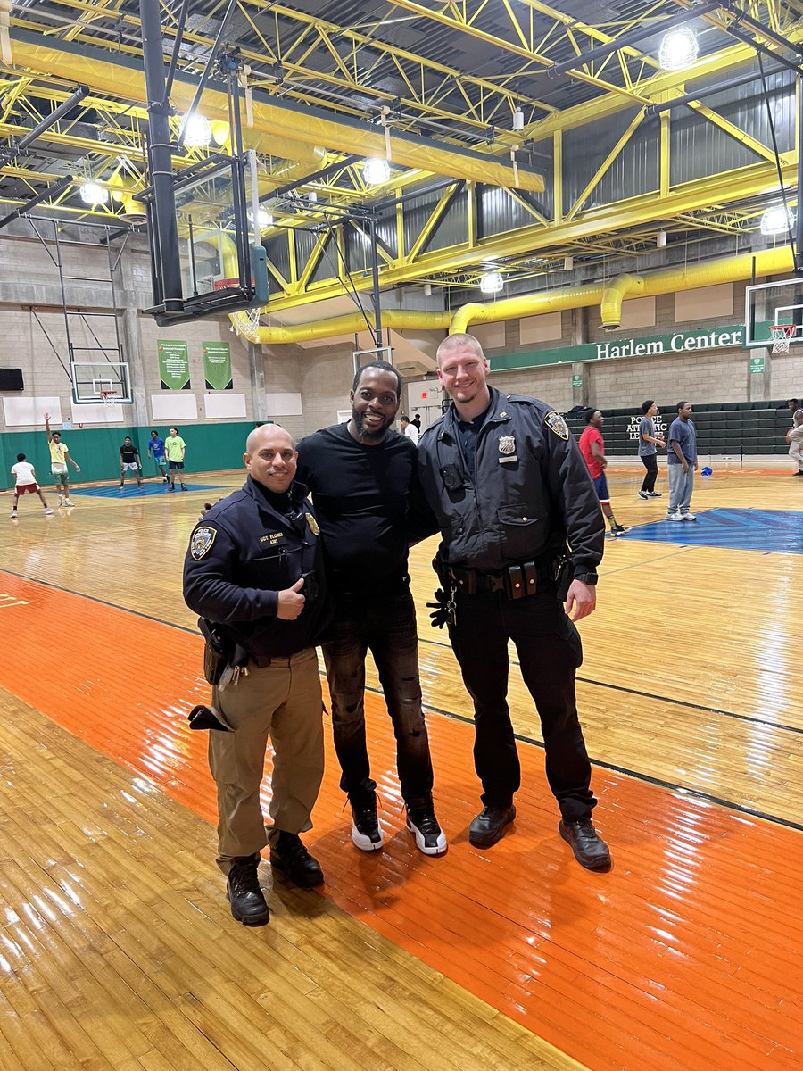 Parker_Approved's tweet photo. Huge appreciation to @NYPD28Pct for checking in at the @PALNewYork Teen Center to ensure our youth arrive home safe for the evening. #OneHarlem https://t.co/kX2WVcv8eX