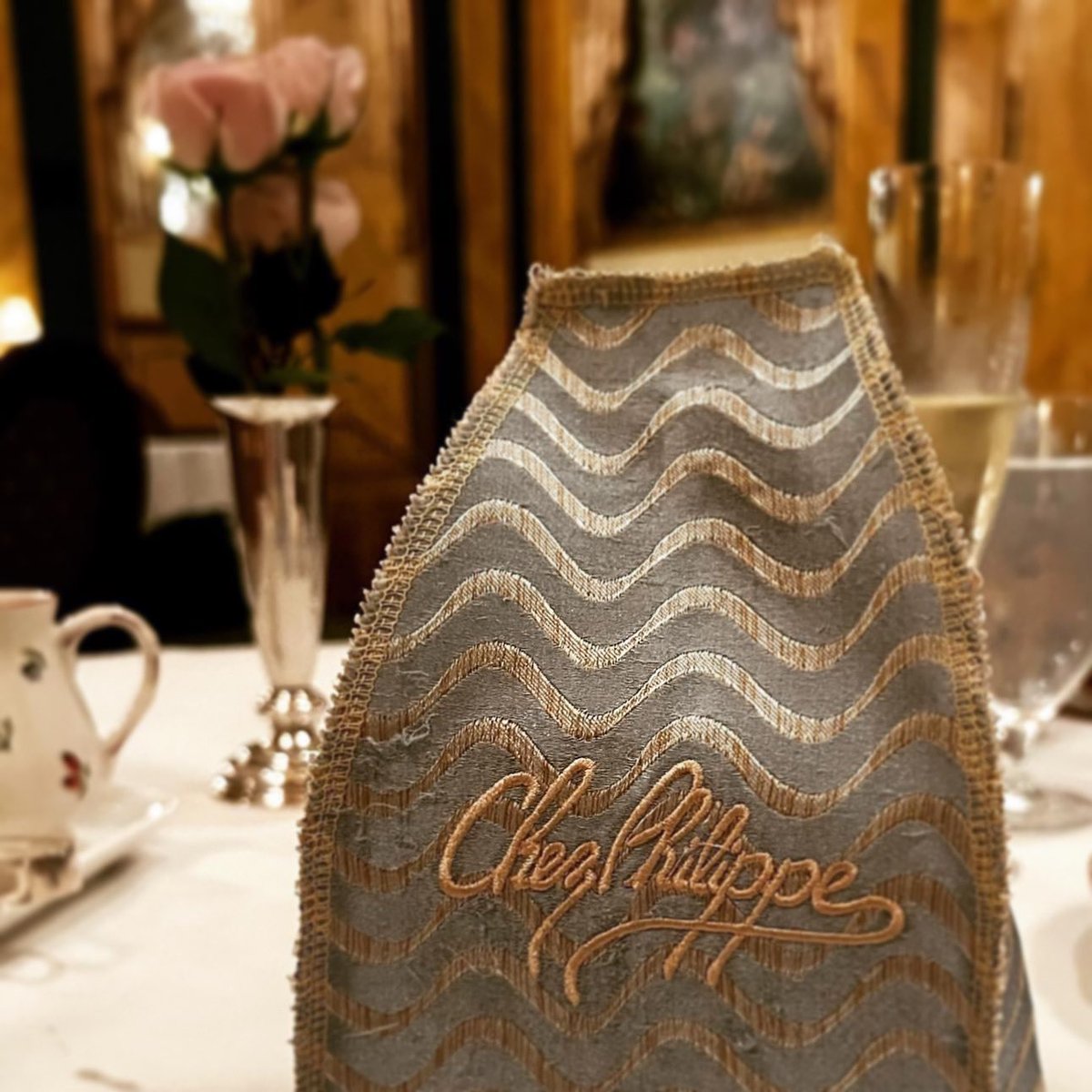 The reali-tea is that we love a good brew partnered with savory sandwiches and delicious desserts!

🫖☕️ peabodymemphis.com/dine/peabody-a…

Open Thursday - Sunday noon to 3:30pm. 

📸 @dragonlizz 

#cheztea #chezphilippe #afternoontea #teatime #teaparty #englishtea