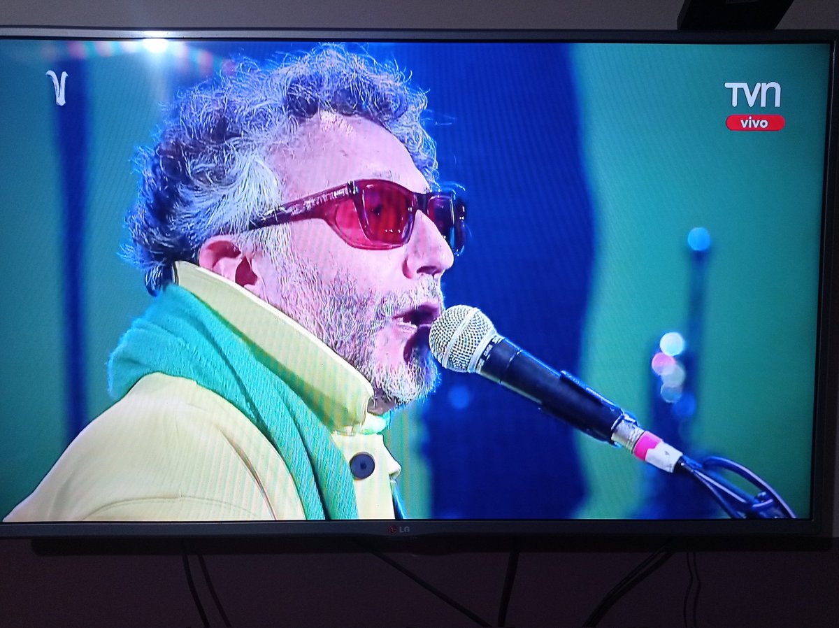 DonVladoo's tweet photo. Jóvenes!! Háganse un favor y escuchen música de verdad alguna vez #fitopáez en Viña https://t.co/FFjMiM9wyl