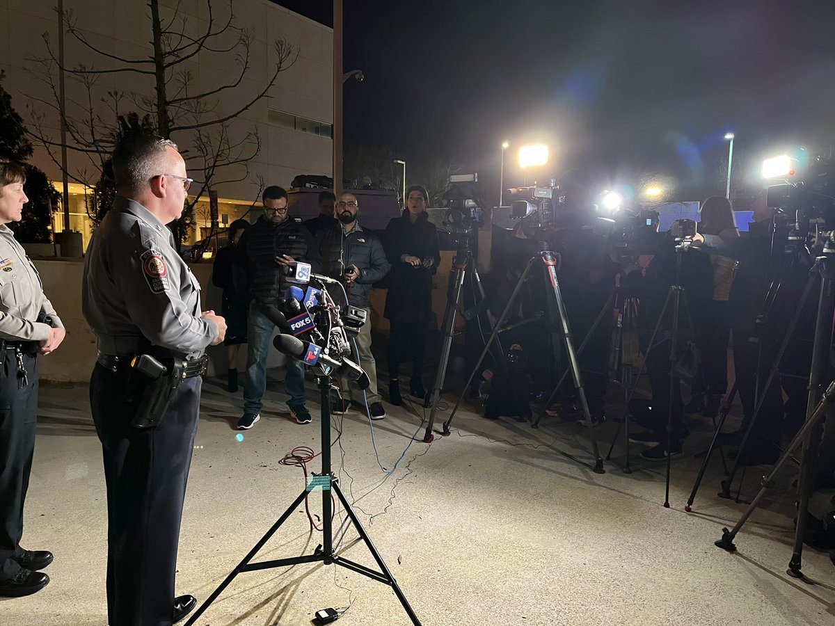 Now: <a href="/FairfaxCountyPD/">Fairfax County Police</a> Chief gives update on officer involved shooting at Tysons. 2 officers chased a theft suspect out of the mall about a 1/4 mile into a thick wooded area. The officers then fired on suspect, he died at the hospital. Chief doesn’t know if suspect had weapon.