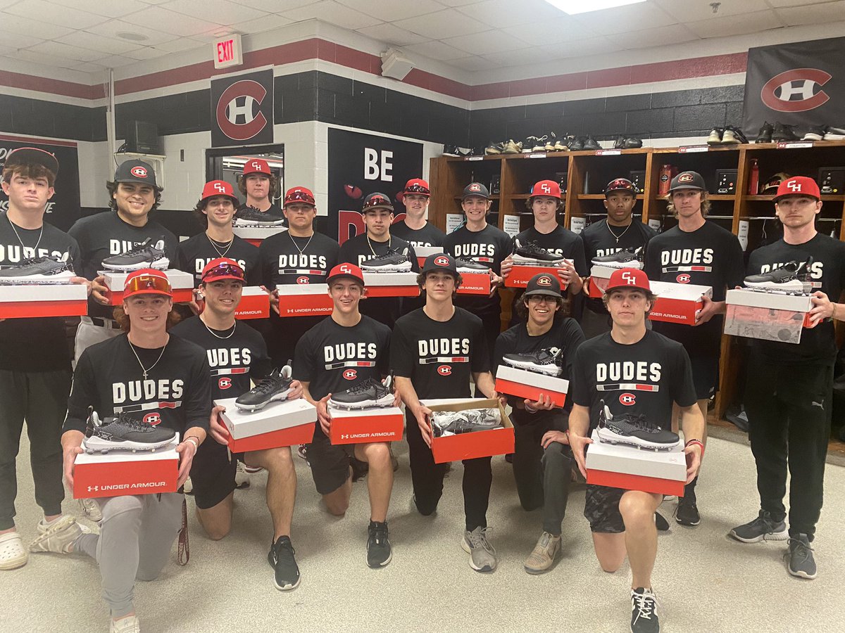 CHHS_baseballs's tweet image. Thank you @BwittJr for hooking these DUDES up with @UnderArmour shoes for 2023. What a way to begin our season. Thank you Jr.