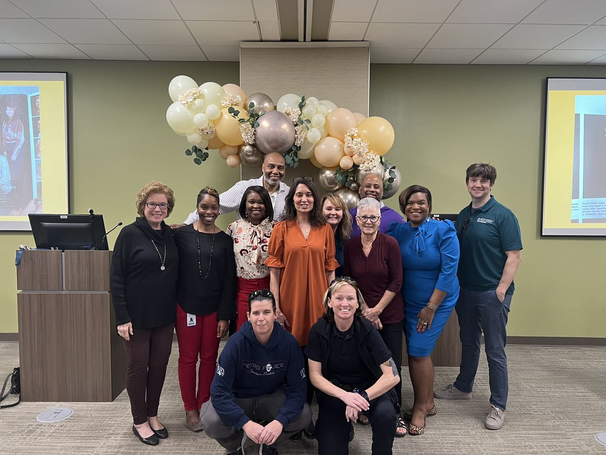 slovick2's tweet photo. Celebrating @ali_sunMac and her almost 30 years with @MetroSchools today. So grateful for her and the legacy she leaves with @CommAchieves and how she has grown it the last decade. Happy retirement!! @DrWilliams711 @mspringer07 https://t.co/i1YL1295CD