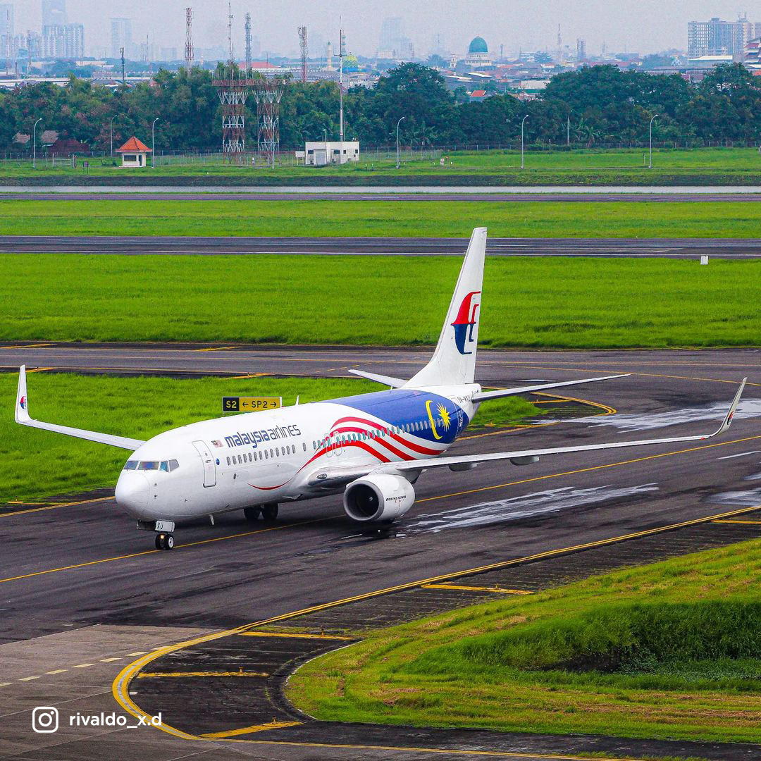 Malaysia Airlines tweet media