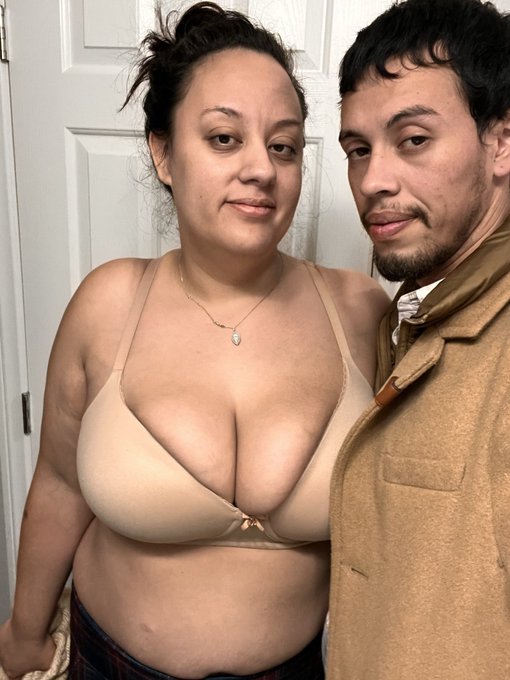 Let&rsquo;s go for drinks or join us for drinks Thursday night😘DMs open!! https://t.co/t6H4TIj60H<a href="/tag/hotwife"class="tags"><span>#hotwife</span></a>
