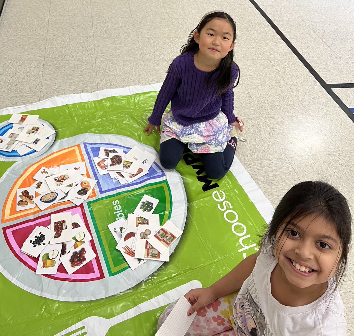 My Plate at a station. K through 2nd graders sorted foods into the five food groups. ⁦It is a great visual of what your plate should look like and also learn what foods are in each group. ⁦<a href="/LakesideCoppell/">LakesideCoppell</a>⁩