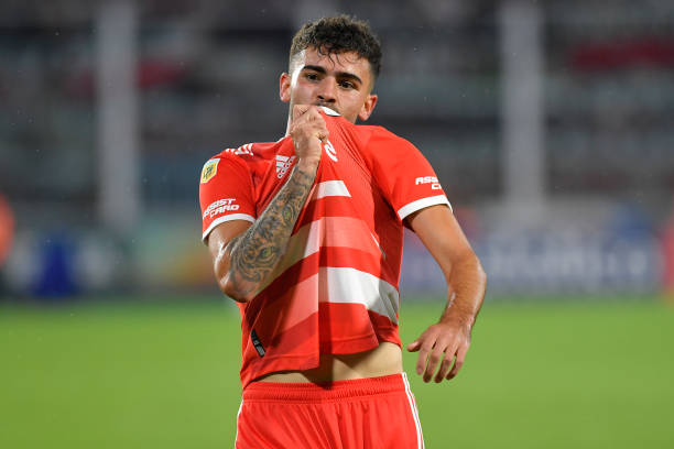 Santtiinn's tweet photo. Que feliz me pone el partido y los goles de Simon. 

Es un crack total y dolia verlo con pocos minutos y sin confianza. A seguir. https://t.co/jEkc9VXt2S