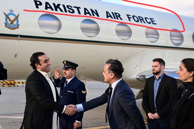 FatimaPTI_IK's tweet photo. پیپلز پارٹی والے تو کہتے تھے بلاول اپنے ذاتی خرچے پے بیرون ملکوں کے دورے کرتا ہے ،

🖐🏾🖐🏾 https://t.co/2hU9kBL13N