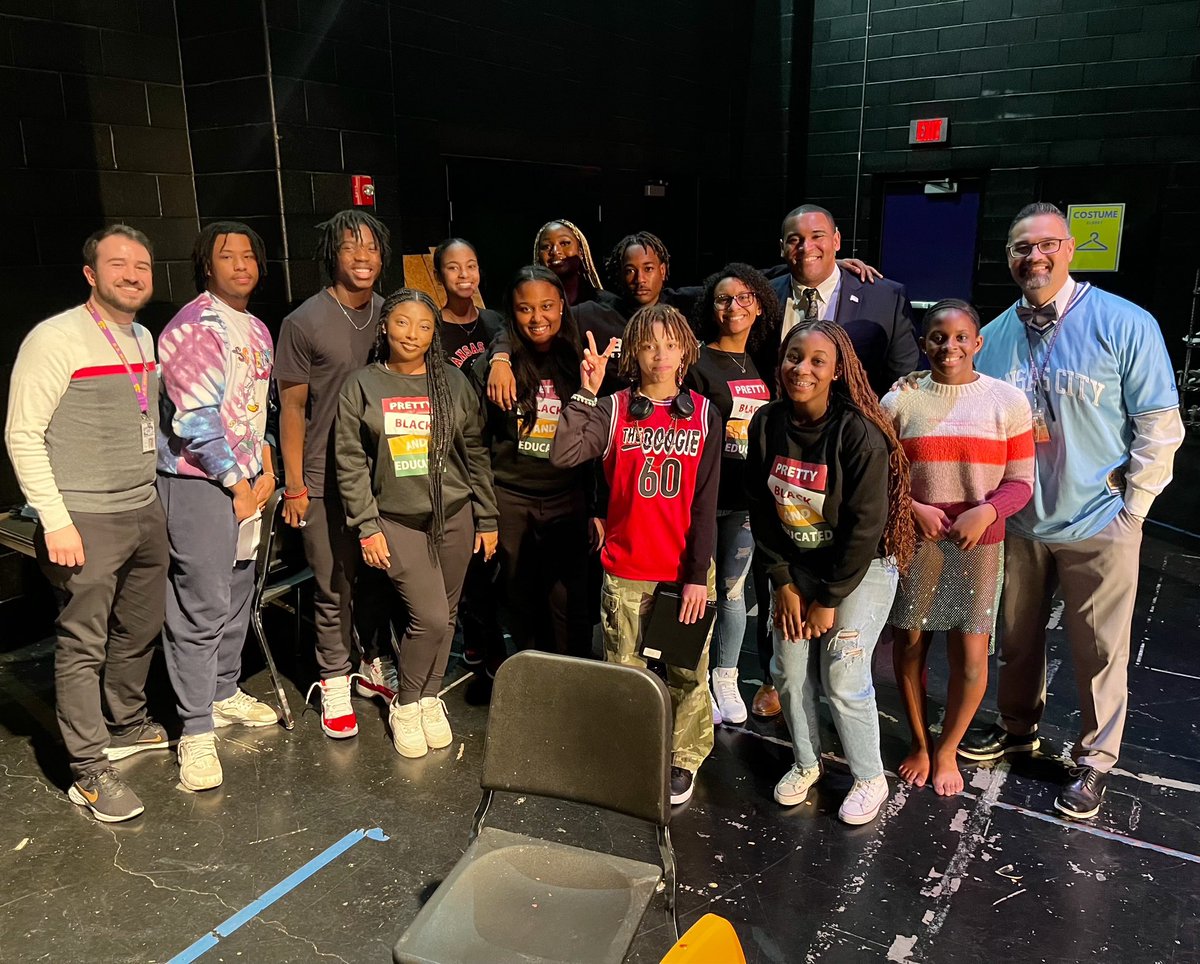 JusticeHorn_'s tweet photo. The best way to spend #BlackHistoryMonth is by going back to the community that made you and giving back! ✊🏽

I couldn’t be more proud of the work @USatBSHS is doing to create community at Blue Springs High School—I wish I would’ve had more of that coming up. https://t.co/zYOnyn80kQ