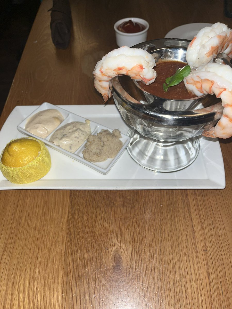 zaytwice's tweet image. Eating good 🥂#expensivetaste