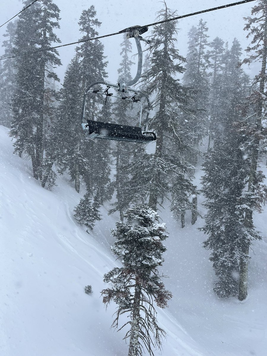 Deaconromano's tweet photo. This is what Cloud 9 looks like https://t.co/tRFxrqNEoY