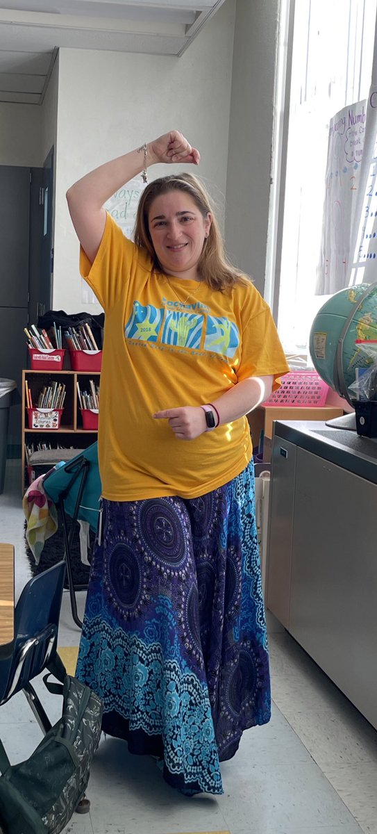 VeltMs's tweet photo. #BHMspiritweekπ€ continues w/ my future self. It is my hope that I will have the mind, body &/or spirit to continue traditional folk dancing into my senior years; like the many that I dance w/ today & those who I miss dearly. @BrowardElem @HCPSEmployeeBen https://t.co/YtjkpdQXKi