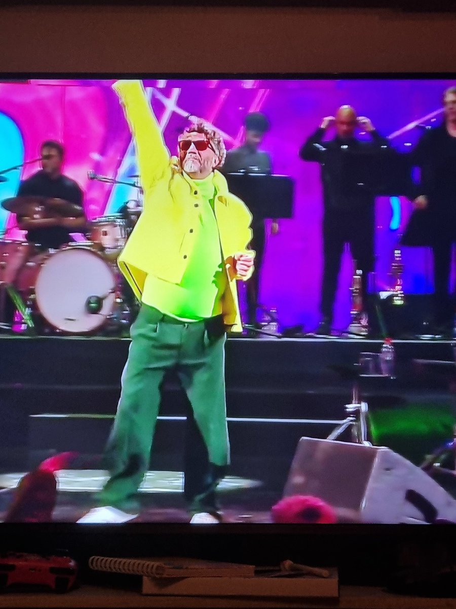 A mi también me vestían de centella 💚💛 #fitopáez