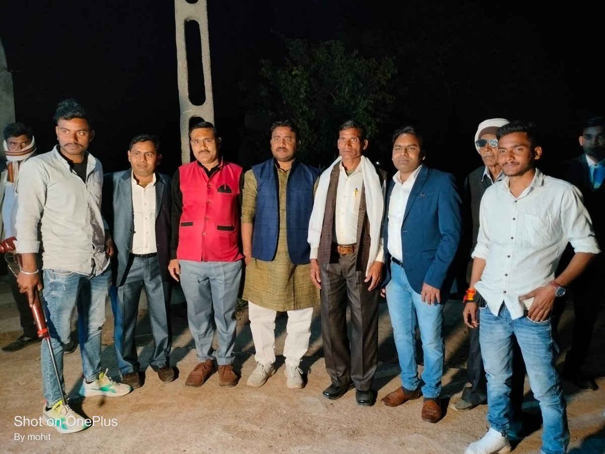 Jitendrajeetul1's tweet photo. आज #gormi mehgaov (3)#pur(2) ater, #gwalior(4), विभिन्न शादी समारोह में सम्मिलित हुआ।
वर- वधु को मंगलमय जीवन हेतु आशीर्वाद दिया और
शादी में बरिष्ठ जनों से मिलकर ओबीसी मुद्दों और जातिगत जनगणना को लेके चर्चा हुयी
#obcmahasabha
@BhindCollector @dmgwalior @umasribharti https://t.co/21xeCI2BaV
