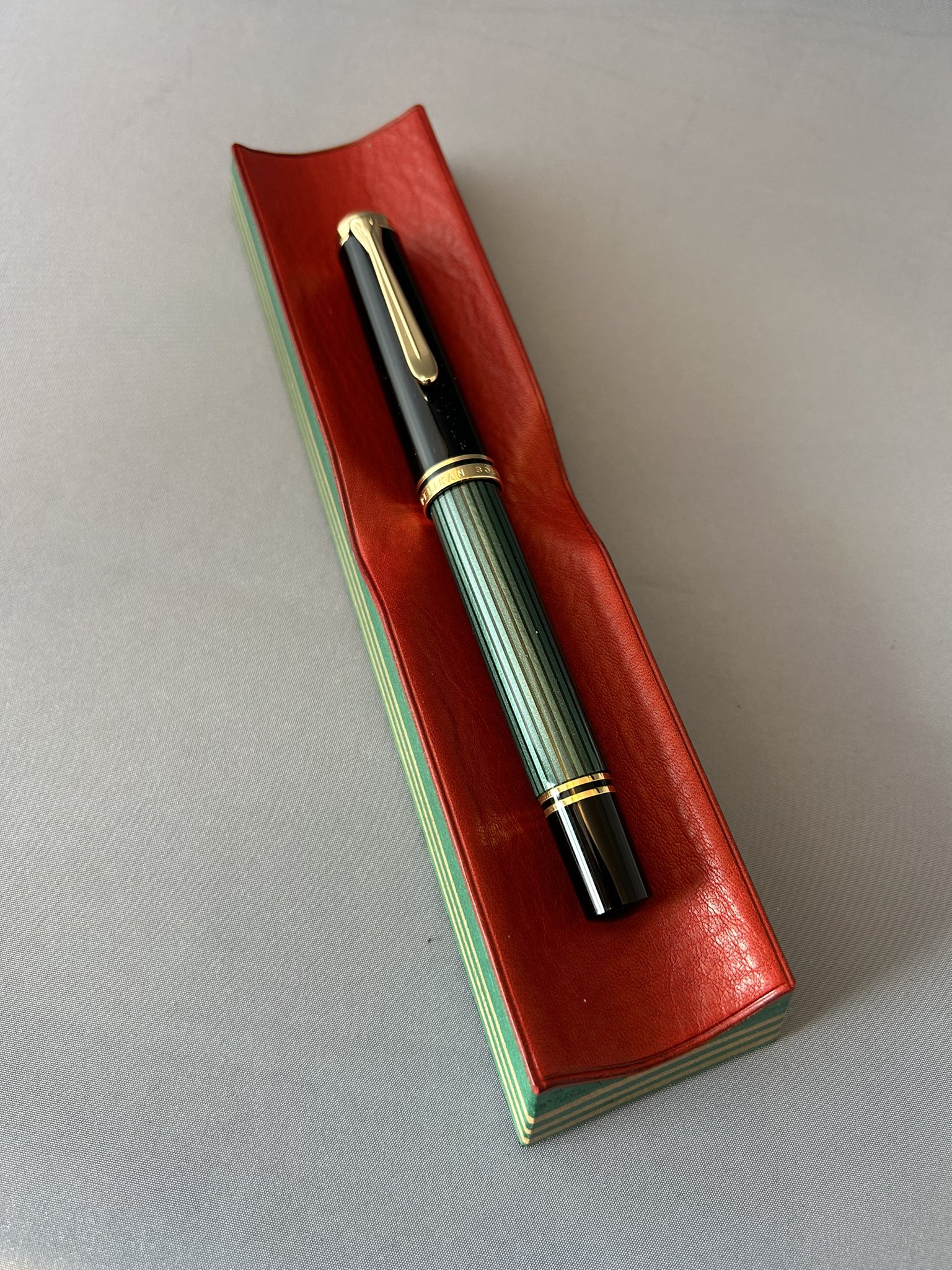 東京香文社の樹脂製ペン軸と香文社筒井安子硝子ペン先