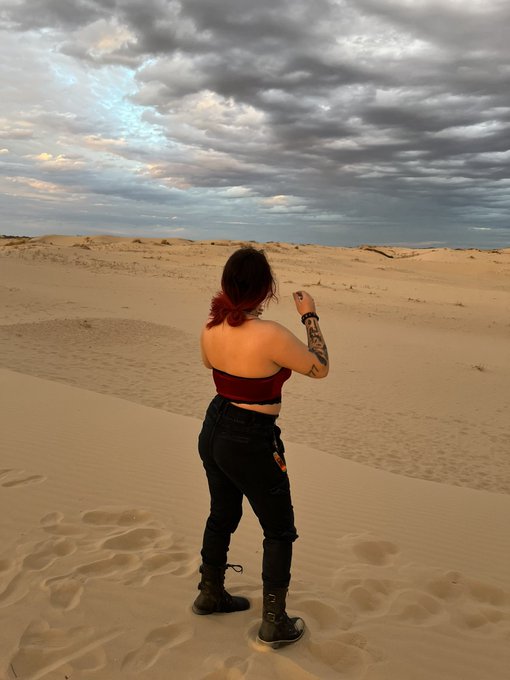 brb, somewhere in a desert https://t.co/M1b178kFln<a href="/tag/onlyfanzgirl"class="tags"><span>#onlyfanzgirl</span></a>