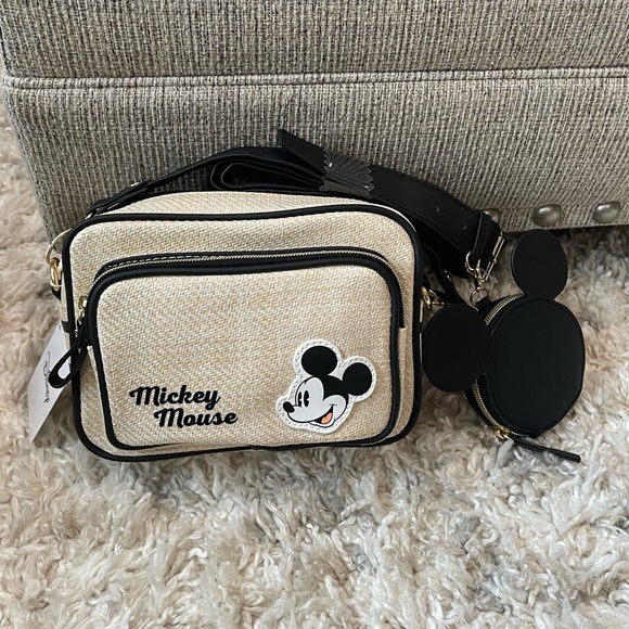 LBATCH1001's tweet photo. So good I had to share! Check out all the items I'm loving on @Poshmarkapp #poshmark #fashion #style #shopmycloset #adidas #express #disney: https://t.co/qBJ2u7kHEF https://t.co/0XRSelE7oF