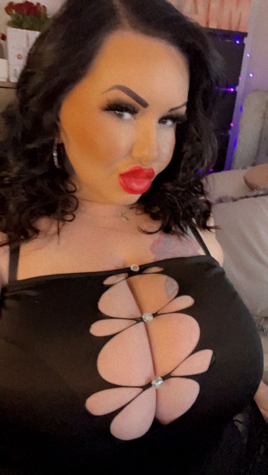 #ThiccThursday #bigboobs  Can i get a little love ??  https://t.co/C2SQK5DejX https://t.co/XsZHG53So<a href="/tag/thiccthursday"class="tags">#ThiccThursday</a><a href="/tag/bigboobs"class="tags">#bigboobs</a>
