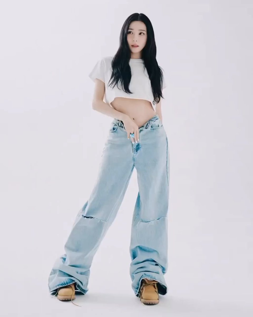 thepositiffany's tweet photo. “of course, i want to be a person who is sincere and sensitive to time. to yourself, to others, to team members. i think you need to understand your feelings well.” https://t.co/25PBS1ZgaL