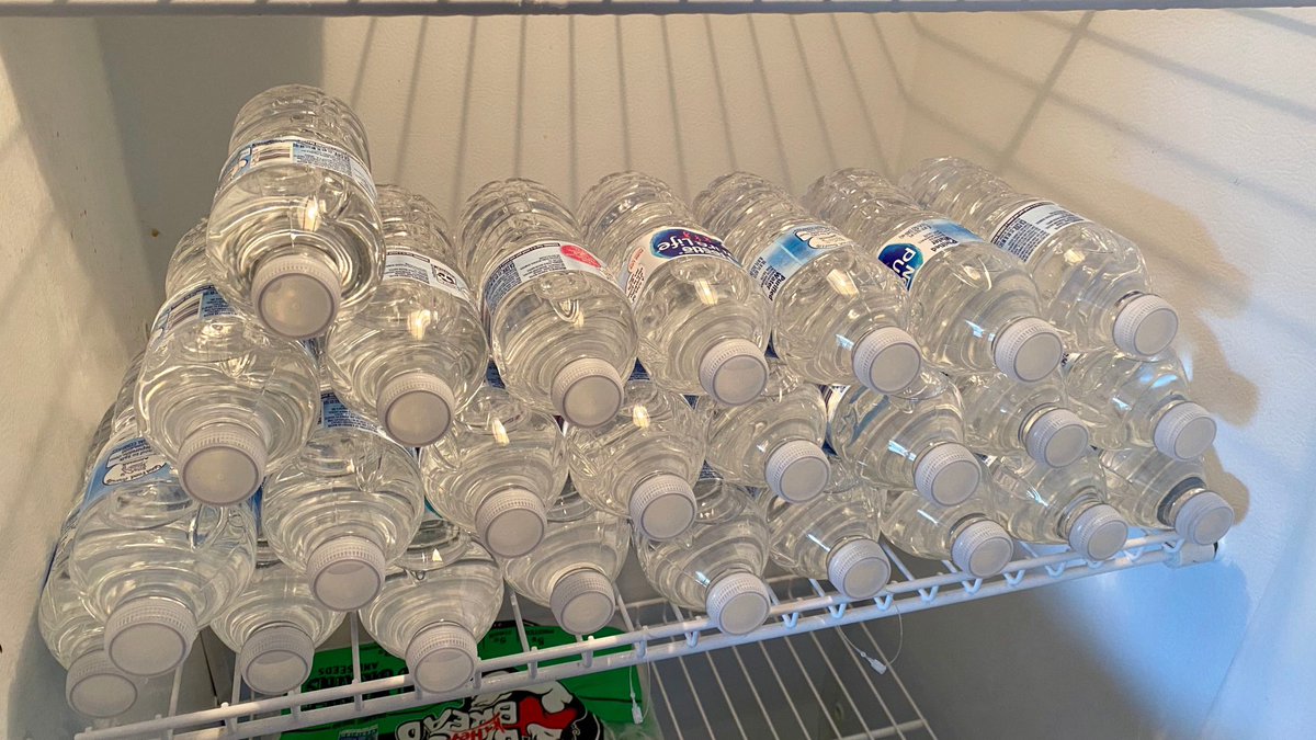 ReelBiden's tweet image. BIDEN LIFE HACK:

If you're tired of boiling water when you make pasta, just boil a few gallons at the beginning of the week and freeze it for later.