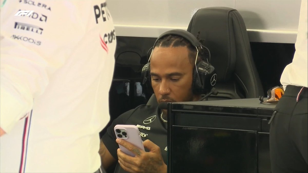 RT @goatforty4: lewis hamilton logging into roscoelovescoco account https://t.co/IU4wlct3Zd