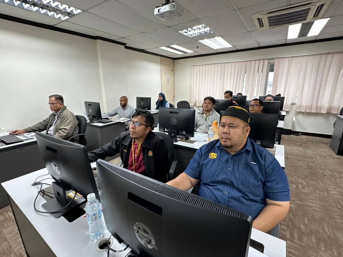 Kursus Lukisan Kejuruteraan Mekanikal (AUTOCAD)(Pertengahan) bagi Kompetensi Mekanikal yang disampaikan oleh En. Zuki b. Mat Salleh &amp; Fasilitator En. Jefry b. Ali telah dihadiri seramai 16 org peserta pada 21-23 Februari 2023 bertempat di Bilik Latihan Komputer Anjung Kiri, IPJKR