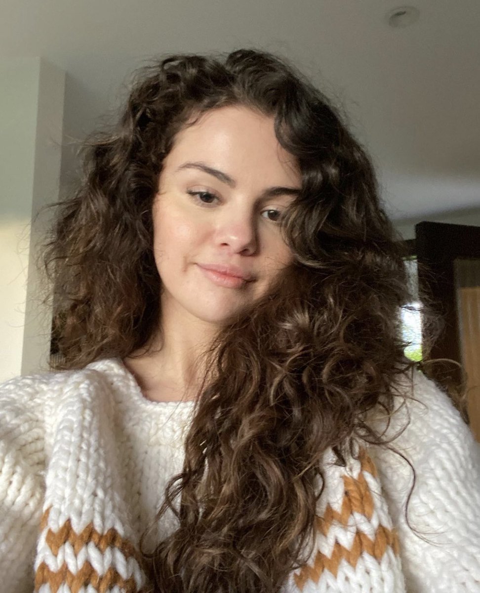 GossipRoomOff's tweet photo. Selena Gomez devient la femme la plus suivie d'Instagram devant Kylie Jenner avec plus de 380 millions de followers. 📱 (via Independent) https://t.co/7MIS3fpPrh