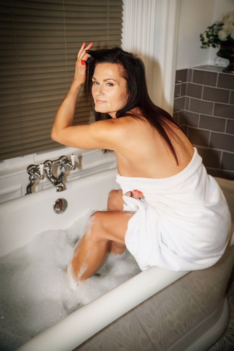 emmaillion's tweet photo. Bathtime bliss ! 💙💦fantastic photo shoot with @mrmdotk photography ! Had so much fun taking these! Thanks for a wonderful collaboration &amp; so many beautiful pics 🖤Click on my link in my bio for more 🔝… 
Can’t decide on my favourite 1,2,3 ??.
.
.
.
.
.
.
.
#modelife https://t.co/ooUs4yypd3