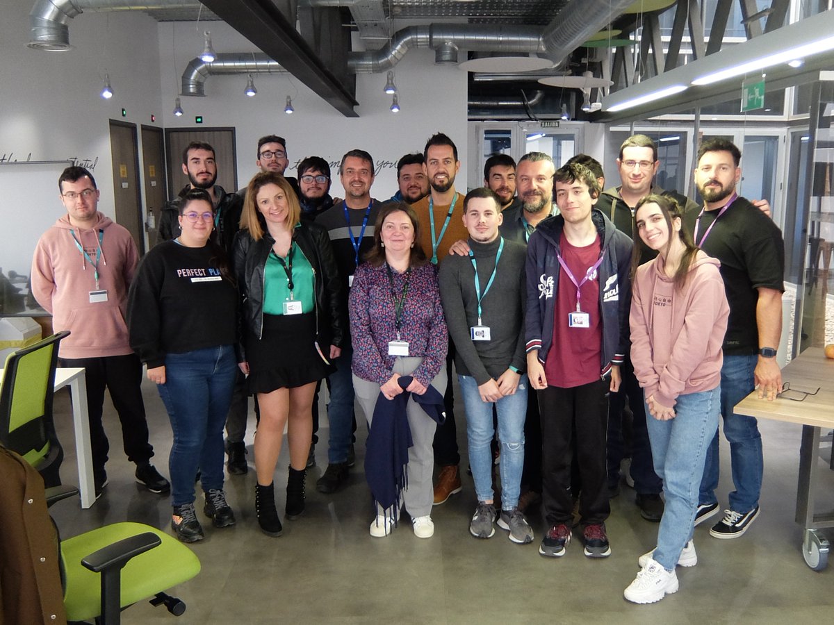 masteriabd's tweet photo. Hemos tenido la suerte de contar con @DoloresVillator, Tech Lead de @Accenture, para dar una charla a nuestros alumnos del #Master de #FP en #InteligenciArtificial y #BigData. Tan gran profesional como cercana.
@fpmalagatech https://t.co/bGkBXZwhiU