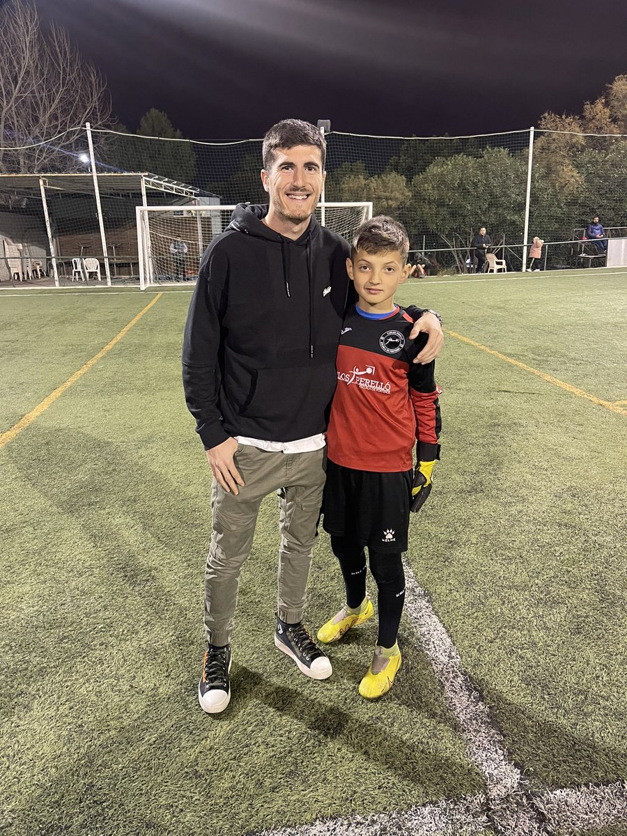 EscuelaCPerello's tweet photo. Gracias a nuestro Ex Alumno #AntonioGallego, actual portero del #RealMurcia por la visita a nuestro grupo de los #miércoles. Humilde, trabajador y profesional, eres grande 🖤❤️
.
.
.
#escueladeporteros
#carlosperelló
#grupomiércoles
#training
#goakeeper https://t.co/fywmvElGcd