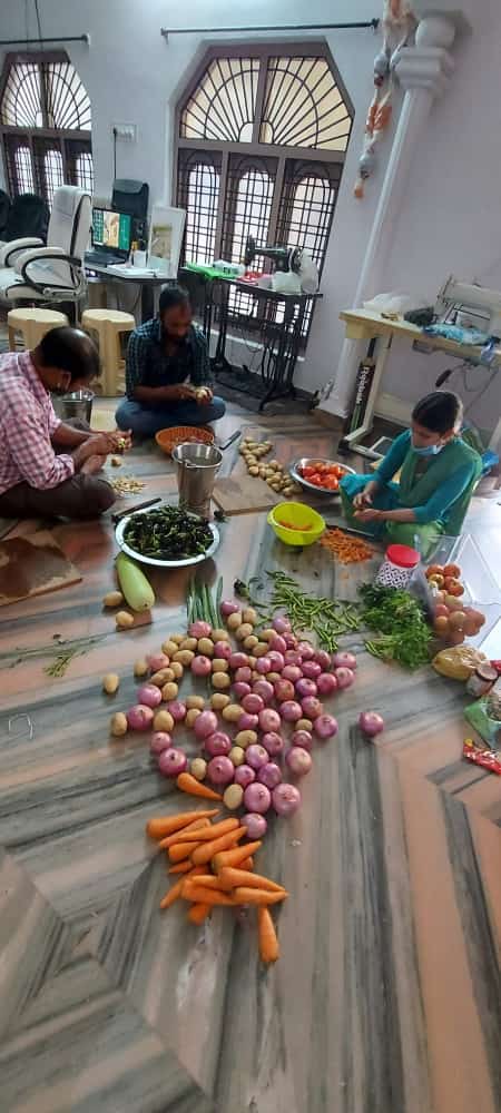 SATISHSIKHA's tweet photo. Anytime free food service https://t.co/PlEwFQYg9U