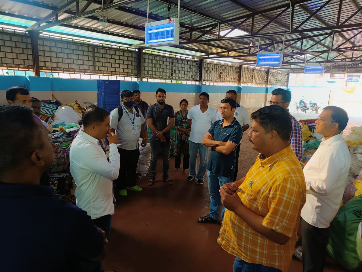 bmcbbsr's tweet image. BMC Commissioner along with Addl. Comm-III &amp;amp; Team BMC today visited Wealth Centres(MCC/MRF) at South East Zone to take stock of the #wasteprocessing at the centres. 
Unit-1, Mahinsakhala, Laxmisagar, Badagarh, Basuaghai, Lingaraj ROB were the centres visited.
#BhubaneswarFirst
