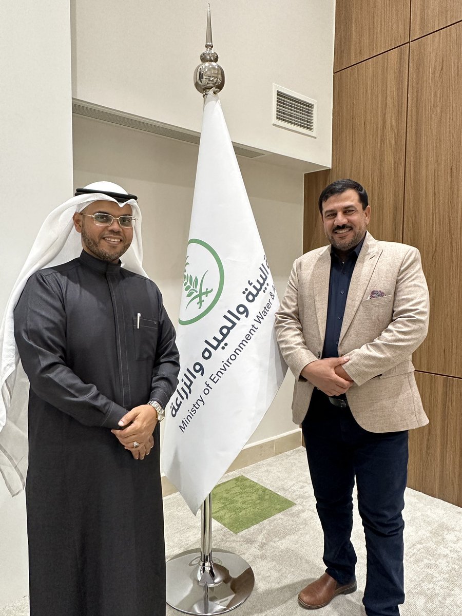 مدير عام مكتب سمير الانصاري للاستشارات- مدرب عقود tweet media