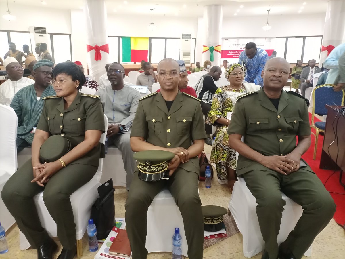 DDCBenin's tweet photo. Lancement du programme AGORA🇨🇭ce jour en direct de la salle polyvalente du Palais des Congrès à Cotonou, en présence du Ministre🇧🇯 #MDGL, des préfets du Borgou, Alibori, Atacora & Donga, des intercommunalités, des maires des communes partenaires.
#wasexo
@gouvbenin
@SwissDevCoop https://t.co/NESgVncdBL