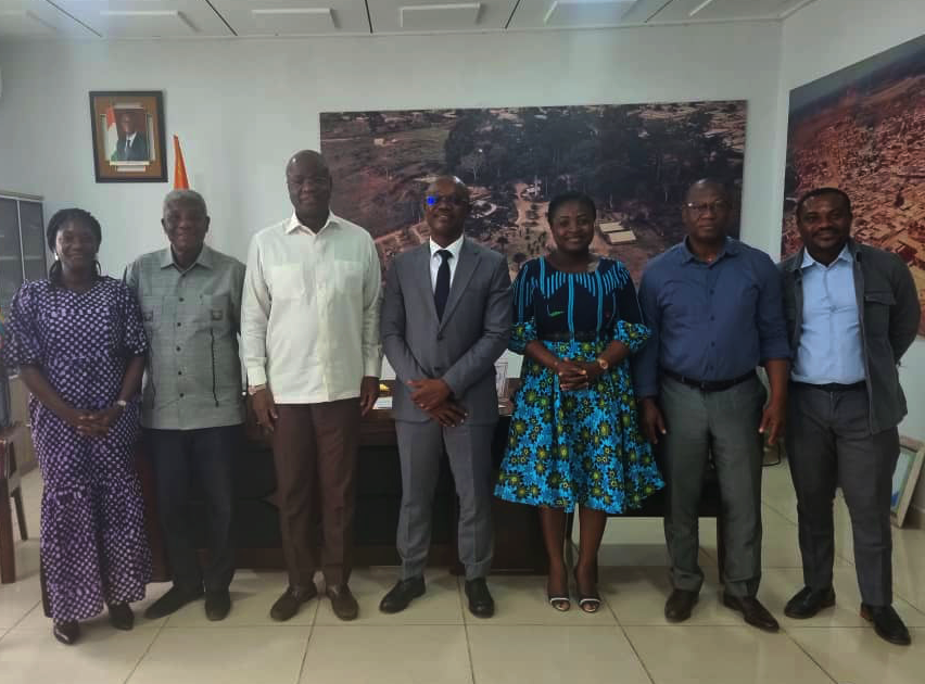 ndicotedivoire's tweet photo. A Bonoua, ce lundi, le Sous-Préfet, le Maire et la notabilité ont salué les actions menées par le @NDI dans la localité et dit leur disponibilité à les accompagner pour la consolidation de la #paix et du vivre #ensemble entre les communautés
@NEDemocracy #CivPaix #CohésionSociale https://t.co/LDWC4LKs5W