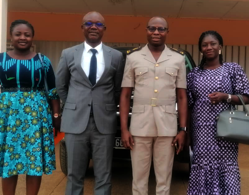 ndicotedivoire's tweet photo. A Bonoua, ce lundi, le Sous-Préfet, le Maire et la notabilité ont salué les actions menées par le @NDI dans la localité et dit leur disponibilité à les accompagner pour la consolidation de la #paix et du vivre #ensemble entre les communautés
@NEDemocracy #CivPaix #CohésionSociale https://t.co/LDWC4LKs5W