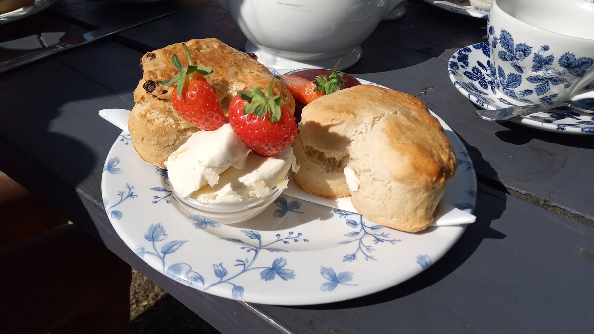 Hopefully during our #British coastwalk we'll have time to stop and enjoy an occasional #CreamTea
Here's one we enjoyed last #Summer at #Berryfields Tearoom @porthcothanbay of course we did it the proper #Cornish way #JamFirst
..Steps back and waits #CreamFirst debate to begin!🤣