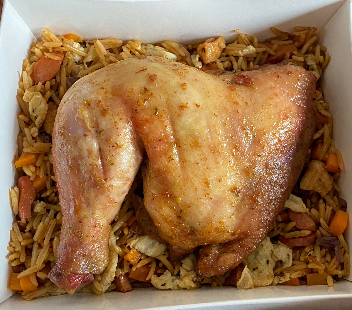 fluff__ng's tweet photo. How do you prefer your egg fried rice? With chicken or turkey?
Price; #5,000
#fluffng #madeforu #lunchinlagos #eggfriedrice https://t.co/NQekHkxKGV
