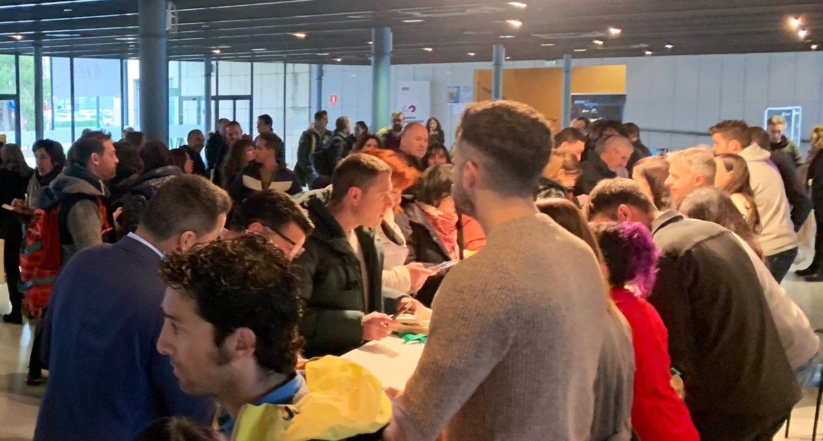 Comienza la II Jornada #CompDigEdu_Va de <a href="/educacyl/">Educación JCyL</a> en <a href="/feriavalladolid/">Feria de Valladolid</a> con 
+ de 300 asistentes ¡Saludos y reencuentros! Esto es conectar y lo demás es pillar WiFi 😜 "Por una educación conectada y 
sostenible” ¡Despegamos!🚀 <a href="/cfievalladolid/">CFIE VALLADOLID</a> <a href="/CDE_Valladolid/">Mentores Tecnológicos VA</a>